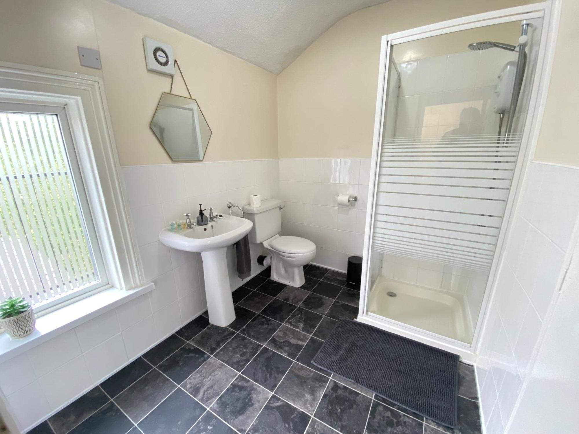 Cottage Style 2 Bedroom Apt In City, Near Utilita Arena & Free Parking Birmingham Extérieur photo